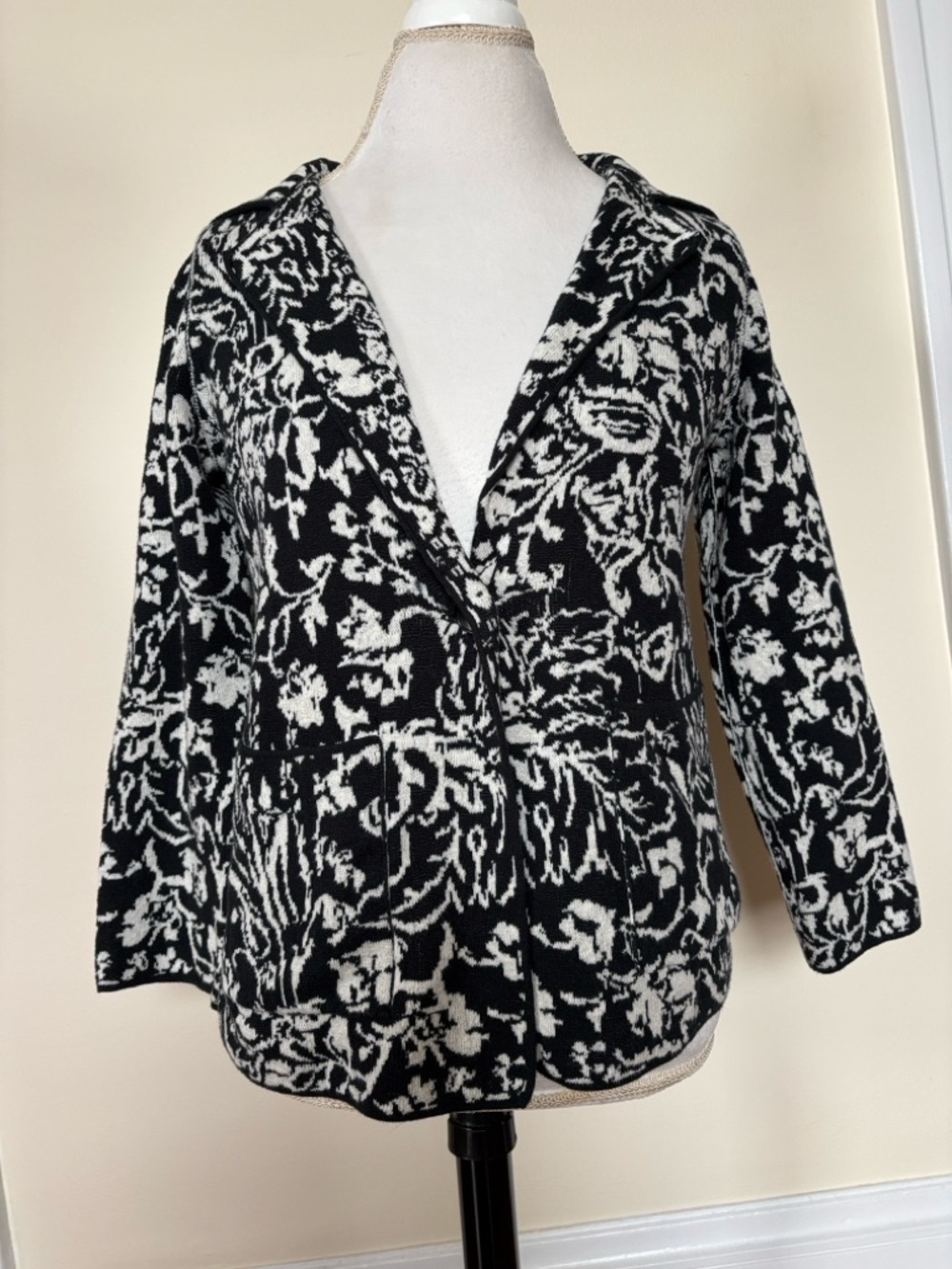 Reversible Black & White Knit Sweater Cardigan Career Women’s Work Office Blazer